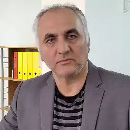 آقای علی کاظمی مدیر شرکت پخش مواد غذایی کیان